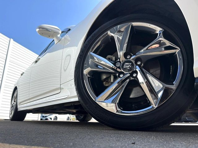 �y����18�C���`�A���~�z�C�[���z�O�ςɃ}�b�`���������A���~�z�C�[���𑕒����Ă���܂��B�e��ЊO�A���~�z�C�[����A�X�^�b�h���X�^�C�����戵�����Ă���܂��B���񂲑��k����������