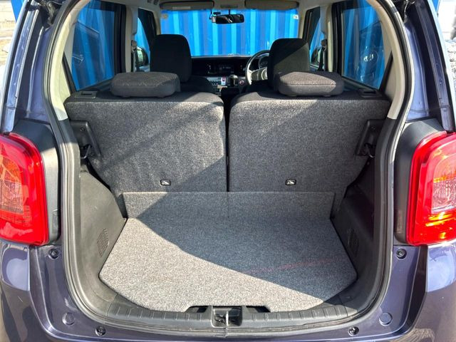 ���i�̂���������ʋ΁A���}���ɏ\���ȉ׎��X�y�[�X���m�ۂ��Ă���܂��B�Z�J���h�V�[�g��|���ƁA�傫�ȉו��̐ύڂ��\�ł���