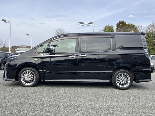 ヴォクシー1.8 ハイブリッド ZS 煌III