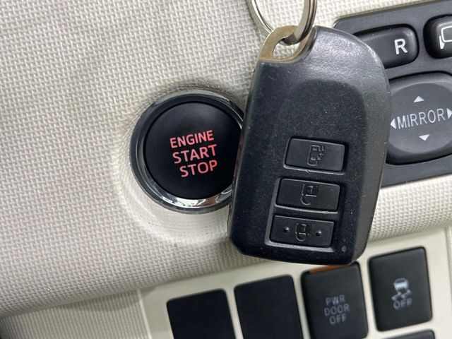 �y�X�}�[�g�L�[�z�J�o����|�P�b�g�ɓ��ꂽ�܂܂ł��h�A�̎{���E�������\�ȃX�}�[�g�L�[�𑕔��B�G���W���̃I���E�I�t�����J�M�����o���K�v����������Ƃ��Ă��֗��ł���