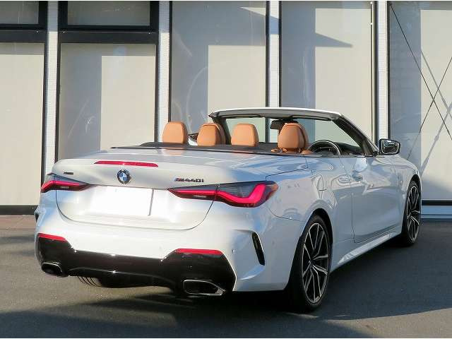 4シリーズカブリオレM440i Xドライブ 4WD
