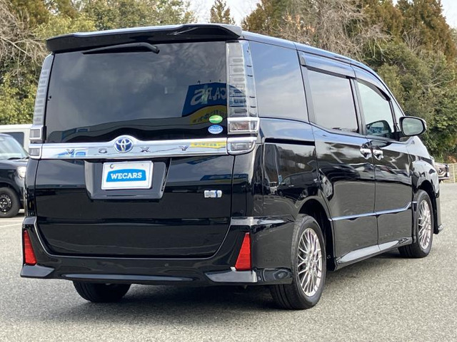 ヴォクシー1.8 ハイブリッド ZS 煌III