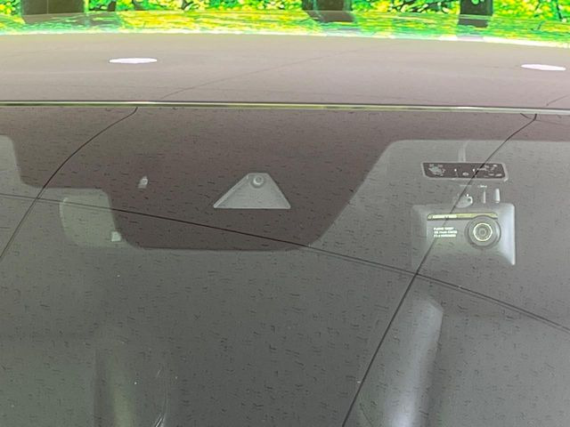 �yi-ACTIVESENSE�z���s���ɑO���̎ԗ�����F�����A�Փ˂������Ȏ��͌x��ƃu���[�L�ŏՓˉ���Ɣ�Q�y�����A�V�X�g�B�����S�Ƀh���C�u�����y���݂��������܂��B