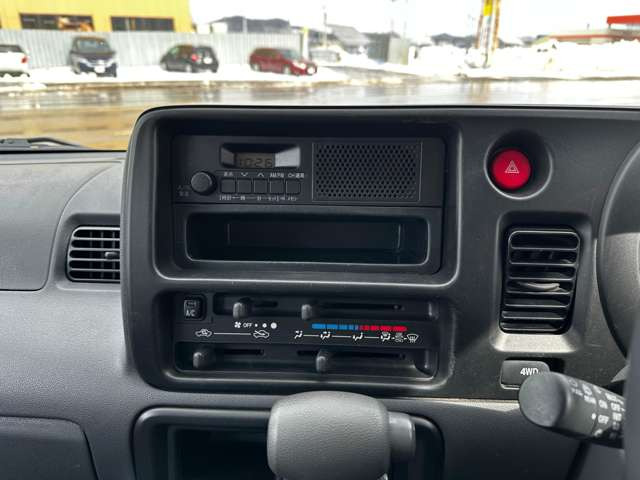 �C���ɍ��킹�Ē����I�ɑ��삷�邱�ƂŁA�ԓ������ł����K�ɕۂĂ܂��B