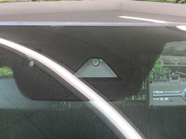 �y�X�}�[�g�u���[�L�T�|�[�g�z���s���ɑO���̎ԗ�����F�����A�Փ˂������Ȏ��͌x��ƃu���[�L�ŏՓˉ���Ɣ�Q�y�����A�V�X�g�B�����S�Ƀh���C�u�����y���݂��������܂��B