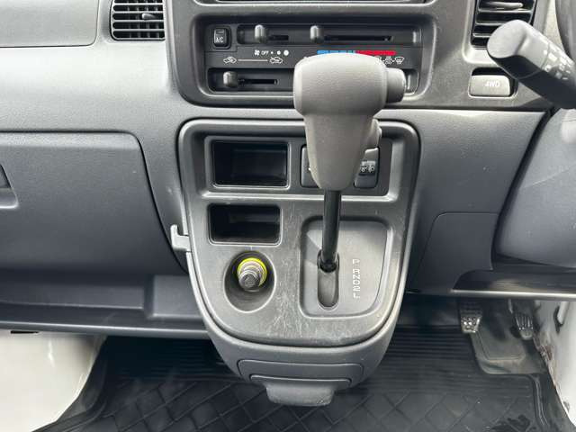 ���i�����ގ��ɑ��삷�郌�o�[�ł��B����̂��₷�����̂ɂȂ��Ă��܂��B���Ј�x�̊����Ă��������B