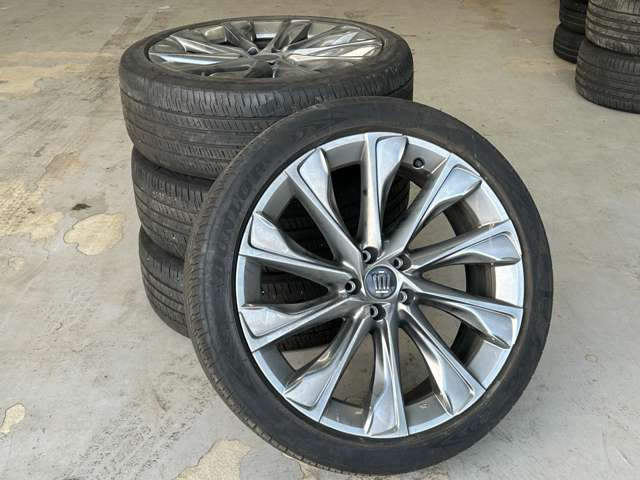 クラウンクロスオーバー2.5 G アドバンスト レザー パッケージ E-Four 4WD