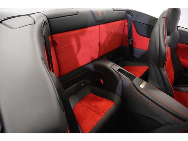 4�l���̃t�F���[���͌��݊󏭂ɂȂ��Ă��Ă��܂��̂ŁA���񂱂̋@��ɂ��������������B