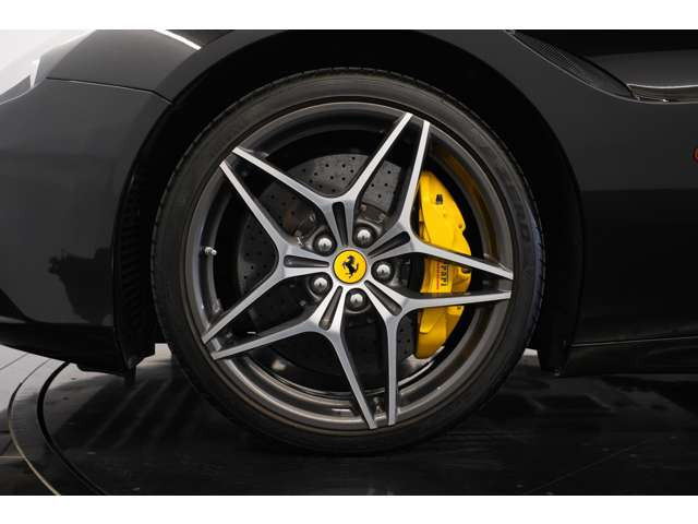 �����ɂ͏���20�C���`�A���~�z�C�[���𑕒��B�X��肩�獂�����s�܂ň��肵��������������܂��B