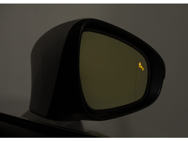 BSM(�u���C���h�X�|�b�g���j�^)!�ׂ̎Ԑ��𑖂�ԗ������[�_�[�Ō��m���A�h�A�~���[�ł͊m�F���ɂ����㑤���G���A�ɑ��݂���ԗ��ɉ����āA�}�ڋ߂��Ă���ԗ������m���܂��B