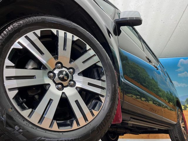 �y����18�C���`�A���~�z�C�[���z�O�ςɃ}�b�`���������A���~�z�C�[���𑕒����Ă���܂��B�e��ЊO�A���~�z�C�[����A�X�^�b�h���X�^�C�����戵�����Ă���܂��B���񂲑��k����������