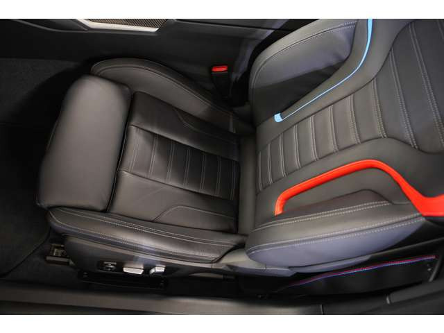 ����Ȃ��z�[���h���̍����X�|�[�c�V�[�g���̗p�B�������ړ��ł����K���𑹂Ȃ킸�A����҂������ł���d�オ��ł��B