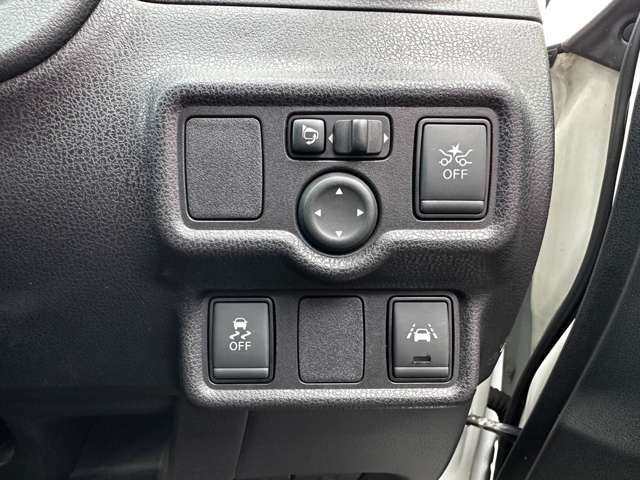 ��ɐG��鎖�ƂȂ�^�]�Ȏ���ł��B�܂�Ŏ���ɋ���悤�Ƀ����b�N�X�ł���^�]�Ȃł��B�O�̌�����Y�ꂳ���Ă���܂��ˁB