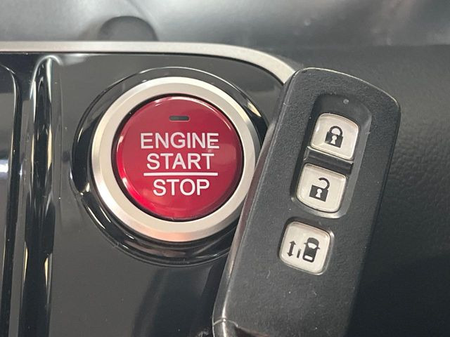 �yHonda�X�}�[�g�L�[�z�J�o����|�P�b�g�ɓ��ꂽ�܂܂ł��h�A�̎{���E�������\�ȃX�}�[�g�L�[�𑕔��B�G���W���̃I���E�I�t�����J�M�����o���K�v����������Ƃ��Ă��֗��ł���