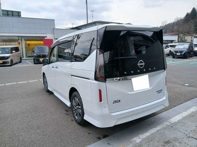 セレナ1.4 e-4ORCE ハイウェイスターV 4WD