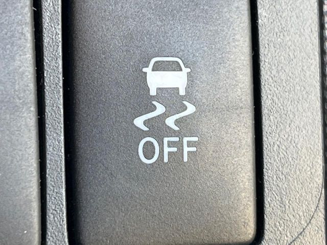 �y������h�~���u�z�ԗ��̉���������m����ƁA�����I�Ɏԗ��̐i�s������ۂ悤�Ɏԗ��𐧌䂵�܂��B�J�̓��ȂǊ���₷���H�ʏ󋵂ł����S�ȉ^�]���\�ł��B