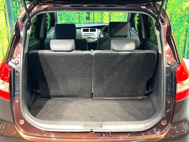 ���i�̂���������ʋ΁A���}���ɏ\���ȉ׎��X�y�[�X���m�ۂ��Ă���܂��B�Z�J���h�V�[�g��|���ƁA�傫�ȉו��̐ύڂ��\�ł���