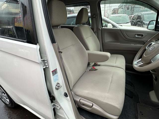 ���̋Ǝ҂ɂ������ې􂢁A�V�[�g�̃^�o�R�Ȃǂɂ��R�Q���̃��y�A��(�L��)�������Ă���܂��B