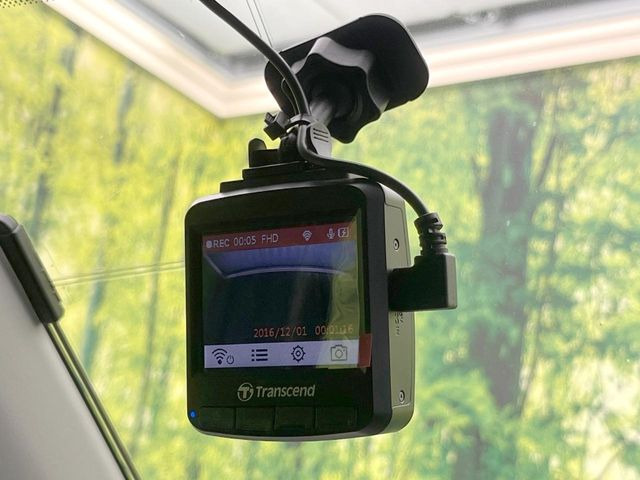 �y�h���C�u���R�[�_�[�z�h���C�u���R�[�_�[����!���s���͂������A������^�]�⎖�̂ɑ��������ہA�f���ŋL�^���A����̃��X�N�ɔ����܂��B���L�^�pSD�J�[�h�͂��q�l�����g�ł��������������K�v������܂��B