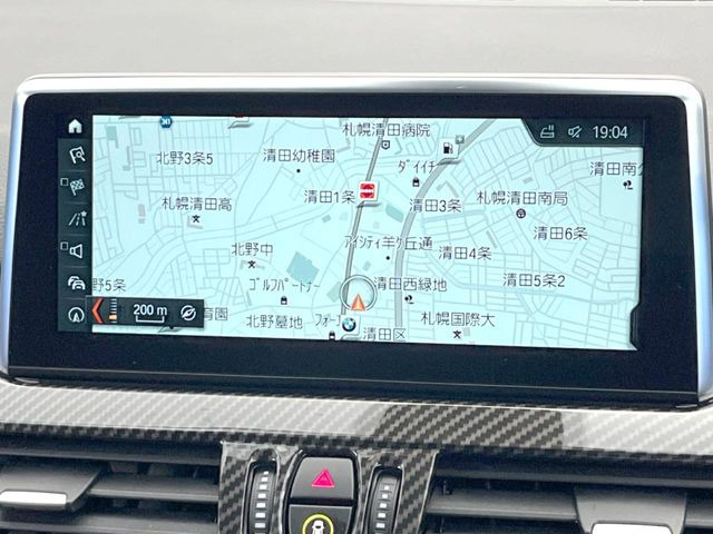 �������i�r:��̊��̂���i�r�́A����������ԓ������o���Ă���܂��BBluetooth�Đ��ȂǃI�[�f�B�I�@�\���[�����Ă���܂��̂ŁA�^�]�����y���߂܂���