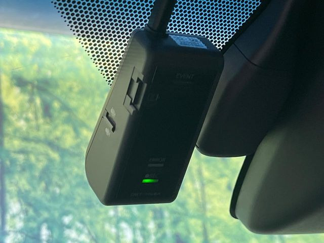 【ドライブレコーダー】安心・安全なカーライフに必須のドライブレコーダーを装備!走行中はもちろん、あおり運転や事故に遭遇した際の状況も映像で記録し、万一のリスクに備えます。