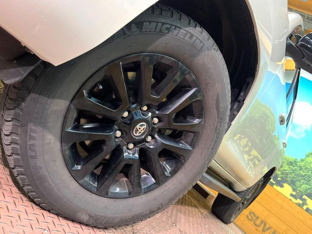 �y����18�C���`�A���~�z�C�[���z�O�ςɃ}�b�`���������A���~�z�C�[���𑕒����Ă���܂��B�e��ЊO�A���~�z�C�[����A�X�^�b�h���X�^�C�����戵�����Ă���܂��B���񂲑��k����������