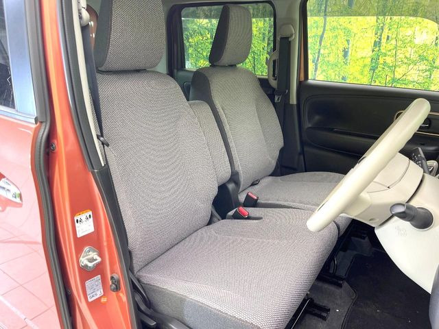 運転席シート廻りは使用感も少なく、良好な状態となっています。丁寧に使われていたことがよくわかりますね。