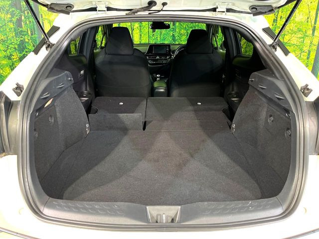 ���i�̂���������ʋ΁A���}���ɏ\���ȉ׎��X�y�[�X���m�ۂ��Ă���܂��B�Z�J���h�V�[�g��|���ƁA�傫�ȉו��̐ύڂ��\�ł���