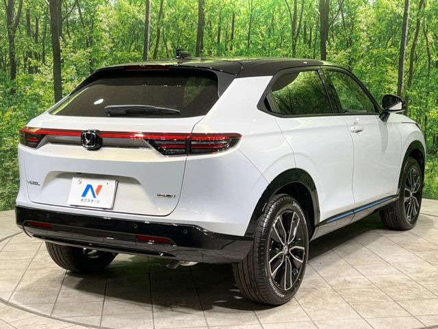 高透明度のガラス皮膜で撥水はもちろん、上質なツヤ・光沢を実現。紫外線や酸性雨から大切な愛車を保護し、色あせ・劣化を防止。「弾スプラッシュコート」、「弾プリミッサコート」からお選びいただけます。