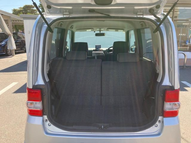 ���i�̂���������ʋ΁A���}���ɏ\���ȉ׎��X�y�[�X���m�ۂ��Ă���܂��B�Z�J���h�V�[�g��|���ƁA�傫�ȉו��̐ύڂ��\�ł���