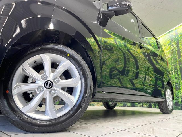 �y����14�C���`�A���~�z�C�[���z�O�ςɃ}�b�`���������A���~�z�C�[���𑕒����Ă���܂��B�e��ЊO�A���~�z�C�[����A�X�^�b�h���X�^�C�����戵�����Ă���܂��B���񂲑��k����������