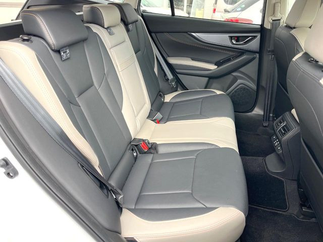 後部座席も気になるようなキズ・汚れやへたり等、大きなダメージはなく、良好な状態です。