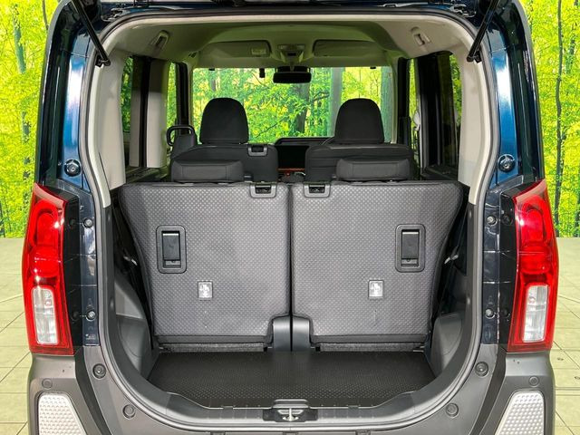 ���i�̂���������ʋ΁A���}���ɏ\���ȉ׎��X�y�[�X���m�ۂ��Ă���܂��B�Z�J���h�V�[�g��|���ƁA�傫�ȉו��̐ύڂ��\�ł���