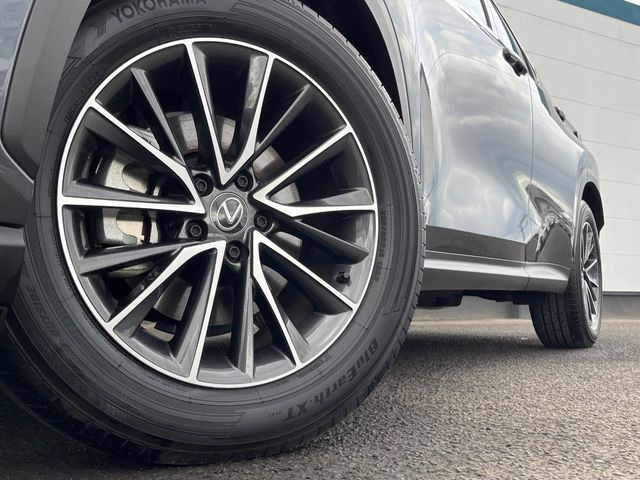 �y����18�C���`�A���~�z�C�[���z�O�ςɃ}�b�`���������A���~�z�C�[���𑕒����Ă���܂��B�e��ЊO�A���~�z�C�[����A�X�^�b�h���X�^�C�����戵�����Ă���܂��B���񂲑��k����������