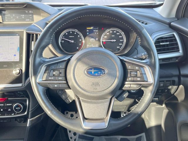 �y�����v�����X�e�A�����O�z�㎿�Ȋv���g�p���邱�ƂŁA��ɂ����������݂ƂĂ��^�]���₷���n���h���ł���