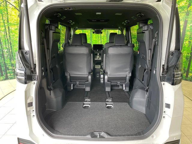 ���i�̂���������ʋ΁A���}���ɏ\���ȉ׎��X�y�[�X���m�ۂ��Ă���܂��B�Z�J���h�V�[�g��|���ƁA�傫�ȉו��̐ύڂ��\�ł���