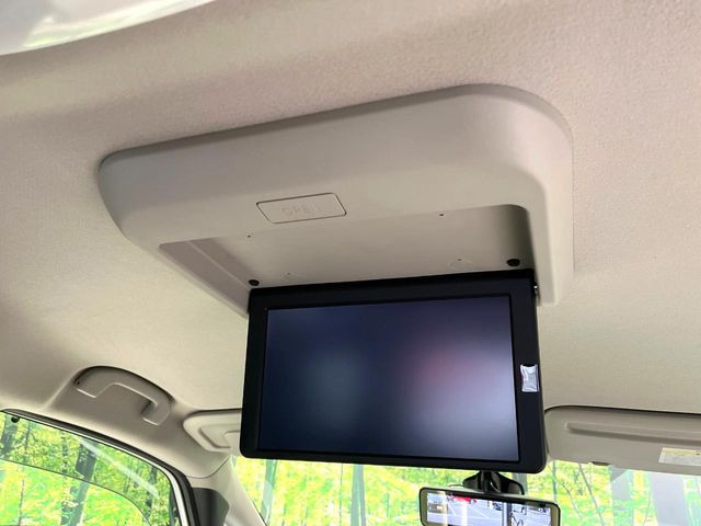【フリップダウンモニター】大画面モニターで後席でもエンタメをお楽しみいただけます。小さなお子様にも大人気の装備です♪
