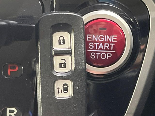 �yHonda�X�}�[�g�L�[�z�J�o����|�P�b�g�ɓ��ꂽ�܂܂ł��h�A�̎{���E�������\�ȃX�}�[�g�L�[�𑕔��B�G���W���̃I���E�I�t�����J�M�����o���K�v����������Ƃ��Ă��֗��ł���