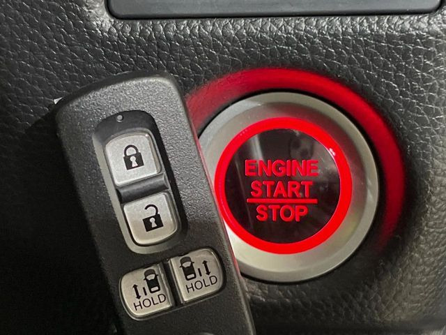 �yHonda�X�}�[�g�L�[�z�J�o����|�P�b�g�ɓ��ꂽ�܂܂ł��h�A�̎{���E�������\�ȃX�}�[�g�L�[�𑕔��B�G���W���̃I���E�I�t�����J�M�����o���K�v����������Ƃ��Ă��֗��ł���