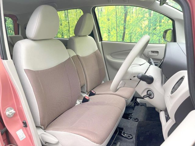 運転席シート廻りは使用感も少なく、良好な状態となっています。丁寧に使われていたことがよくわかりますね。