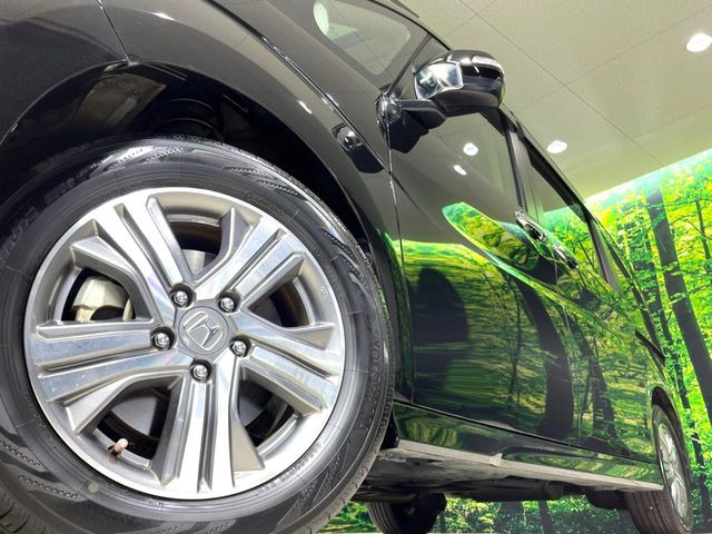 �y����16�C���`�A���~�z�C�[���z�O�ςɃ}�b�`���������A���~�z�C�[���𑕒����Ă���܂��B�e��ЊO�A���~�z�C�[����A�X�^�b�h���X�^�C�����戵�����Ă���܂��B���񂲑��k����������