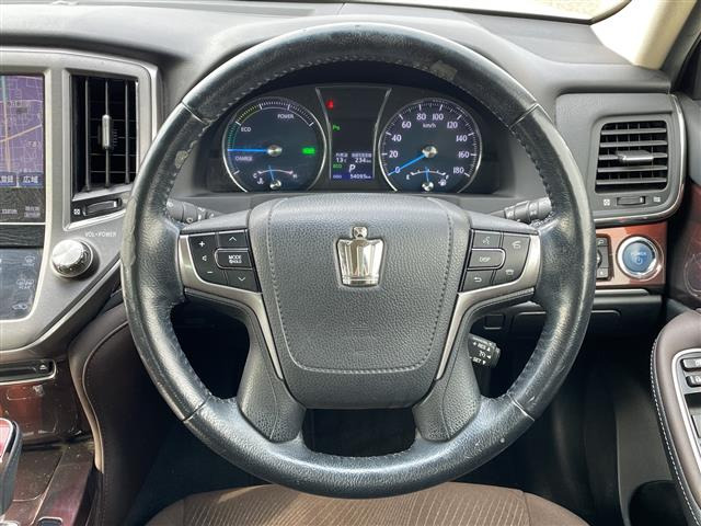 クラウンハイブリッド 2.5 ロイヤルサルーン Four 4WD