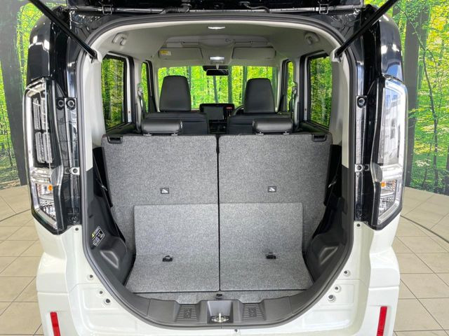 ���i�̂���������ʋ΁A���}���ɏ\���ȉ׎��X�y�[�X���m�ۂ��Ă���܂��B�Z�J���h�V�[�g��|���ƁA�傫�ȉו��̐ύڂ��\�ł���