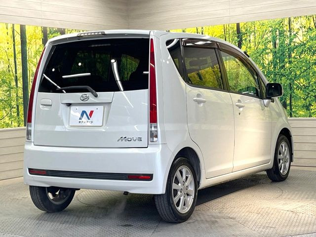 大好評を頂いておりますボディの弾スプラッシュコートも好評受付中。通常のガラスコートと異なる、耐久年数6年の無機質ガラスコーティングが、ボディをキレイな状態に保ってくれます。