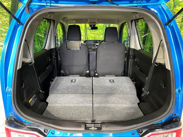 ���i�̂���������ʋ΁A���}���ɏ\���ȉ׎��X�y�[�X���m�ۂ��Ă���܂��B�Z�J���h�V�[�g��|���ƁA�傫�ȉו��̐ύڂ��\�ł���