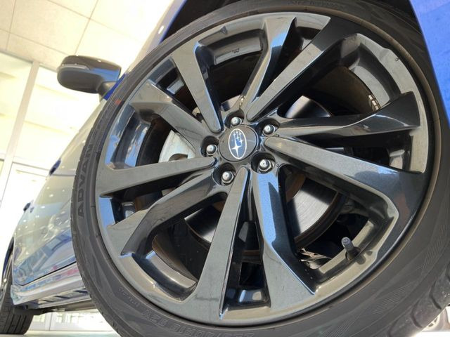 �y����18�C���`�A���~�z�C�[���z�O�ςɃ}�b�`���������A���~�z�C�[���𑕒����Ă���܂��B�e��ЊO�A���~�z�C�[����A�X�^�b�h���X�^�C�����戵�����Ă���܂��B���񂲑��k����������