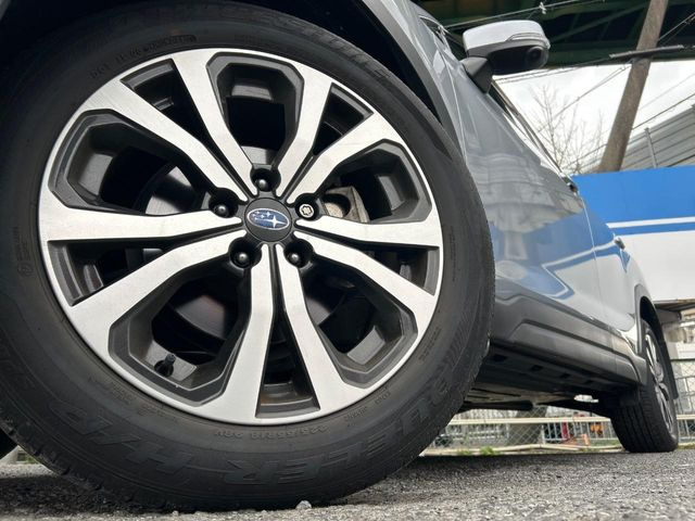 �y����18�C���`�A���~�z�C�[���z�O�ςɃ}�b�`���������A���~�z�C�[���𑕒����Ă���܂��B�e��ЊO�A���~�z�C�[����A�X�^�b�h���X�^�C�����戵�����Ă���܂��B���񂲑��k����������