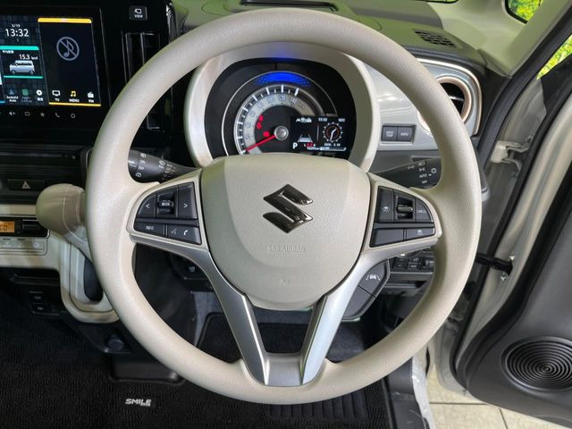 インテリアに合わせたデザインのステアリングは、運転される方のことも考え、運転しやすい形状、大きさです。是非一度、実際に触ってお確かめください。