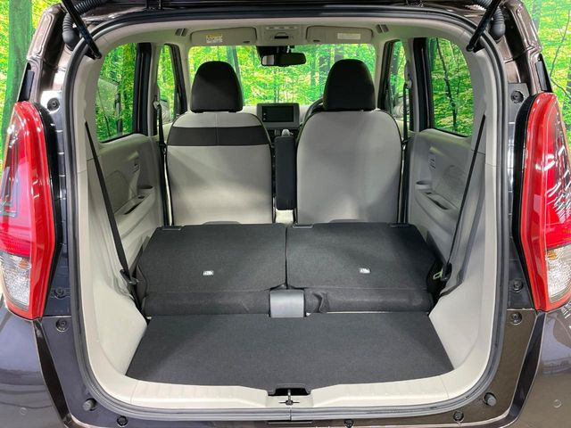 ���i�̂���������ʋ΁A���}���ɏ\���ȉ׎��X�y�[�X���m�ۂ��Ă���܂��B�Z�J���h�V�[�g��|���ƁA�傫�ȉו��̐ύڂ��\�ł���