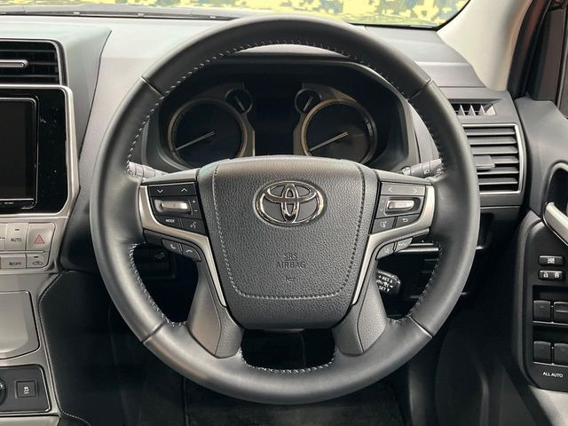 �y�����v�����X�e�A�����O�z�㎿�Ȋv���g�p���邱�ƂŁA��ɂ����������݂ƂĂ��^�]���₷���n���h���ł���